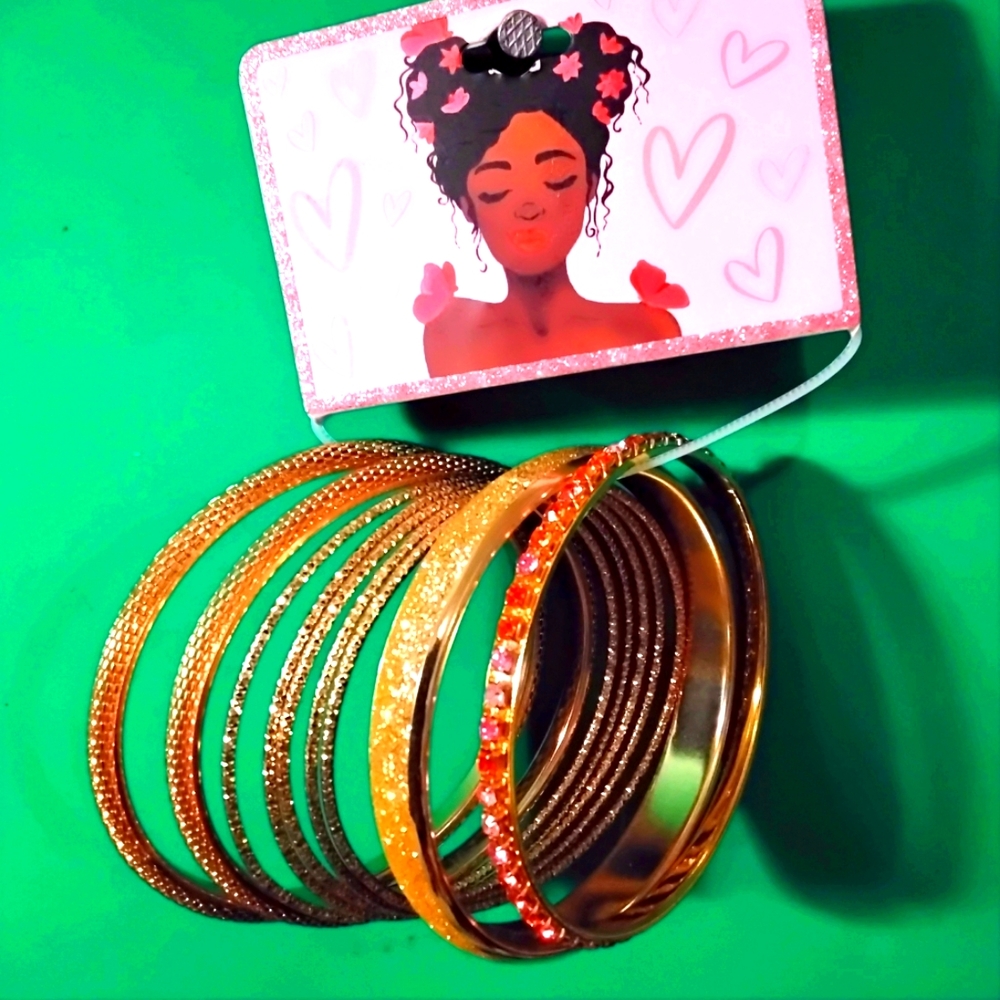 Very cute gold bangles